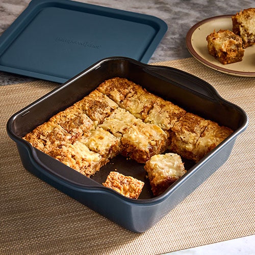 101216-1-lg.jpg 8″ (20-cm) Brilliance Nonstick Square Pan With Lid - Image 1