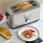 4-Slice Toaster With Warming Rack - Image 4