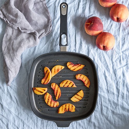 2738-1-lg.jpg Signature Nonstick Grill Pan - Image 1